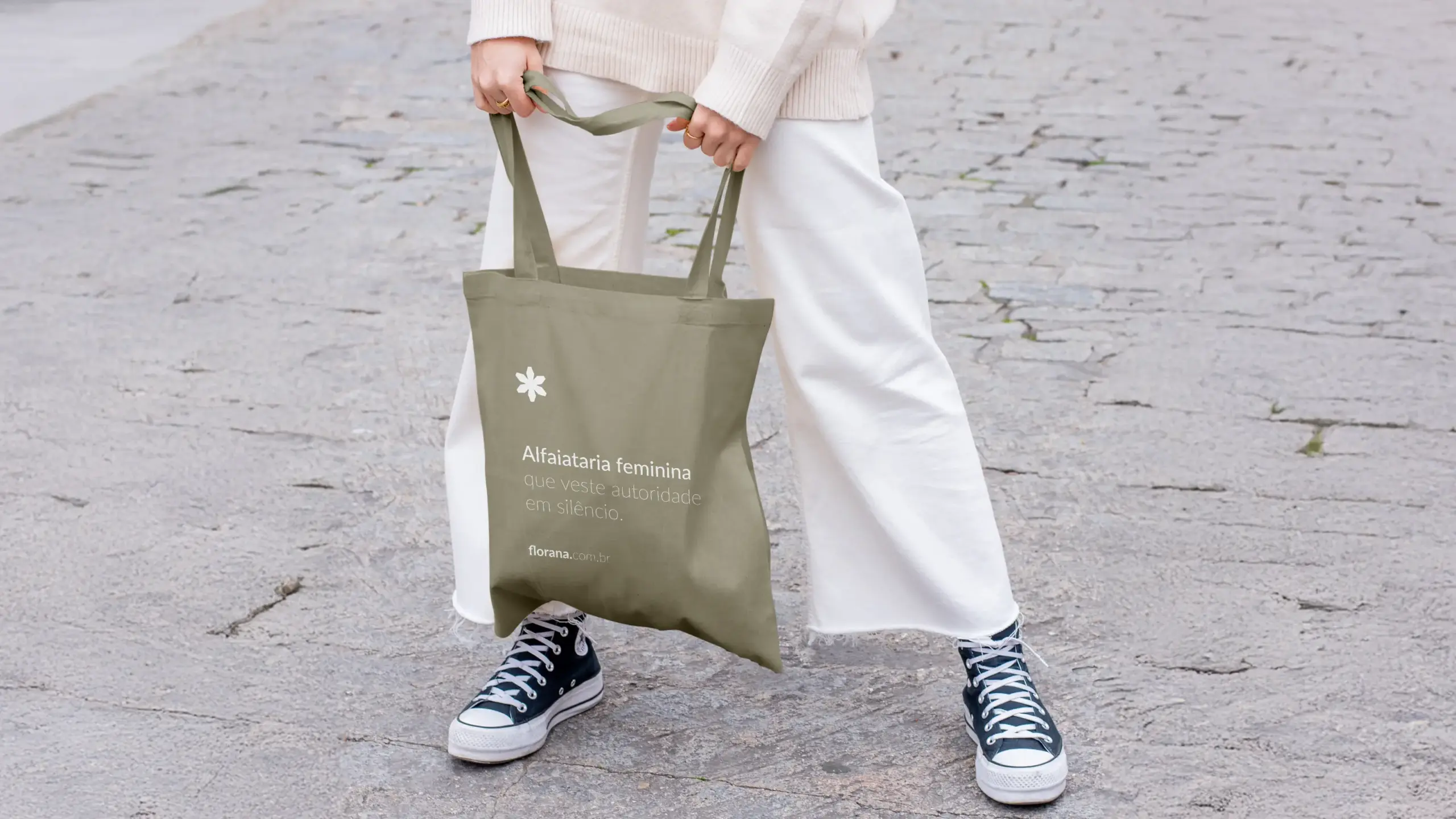 Free Fashion Canvas Bag Mockup